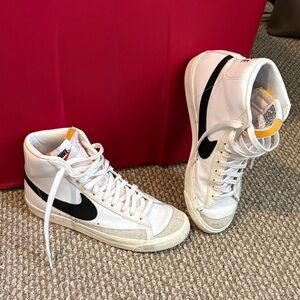 Nike White and Black High-Tops
